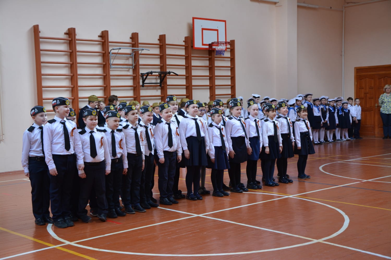 Смотр строя и песни 77 школа 2В класс