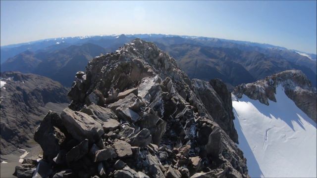RUNNER VS FLYER - Mt Rolleston Challenge смотреть онлайн