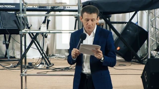 Андрей Хамитов "Как верующему человеку выбирать работу?" смотреть онлайн