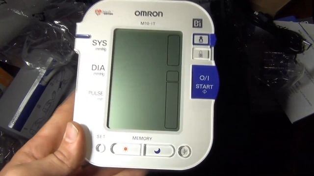 Omron M10-IT Digital Automatic Blood Pressure Monitor With Dual-User Dual-Size Cuff Unpacking