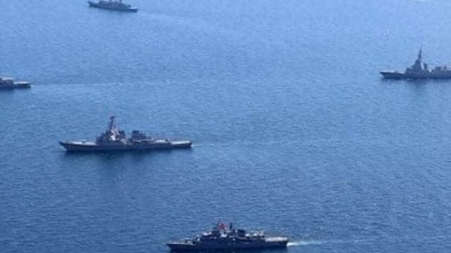 Срочно! Началось, В центральной части Чёрного моря в боевом порядке выстроились 7 военных кораблей смотреть онлайн