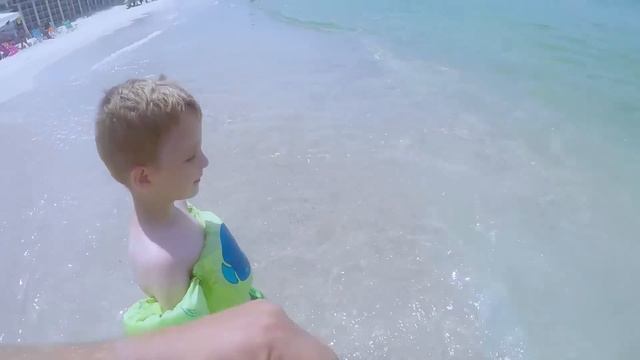 Father Son BOOGIE BOARDING! смотреть онлайн