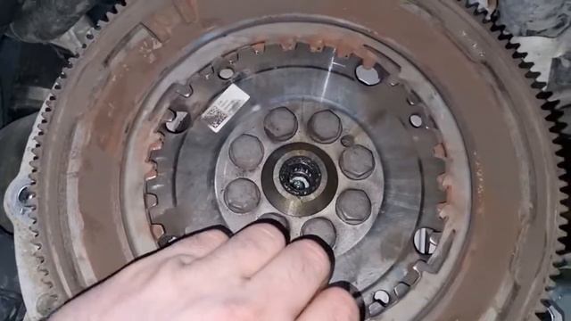 Неисправный двухмассовый маховик DQ200 DSG7 смотреть онлайн