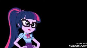 Почему все любят Искорку пони и не любят Искорку из мира людей?