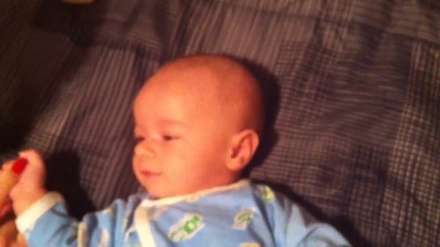 нам 2 месяца ,первый стих:) смотреть онлайн