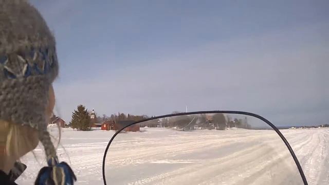 Maria Söderlund kör skoter YAMAHA VIKING смотреть онлайн