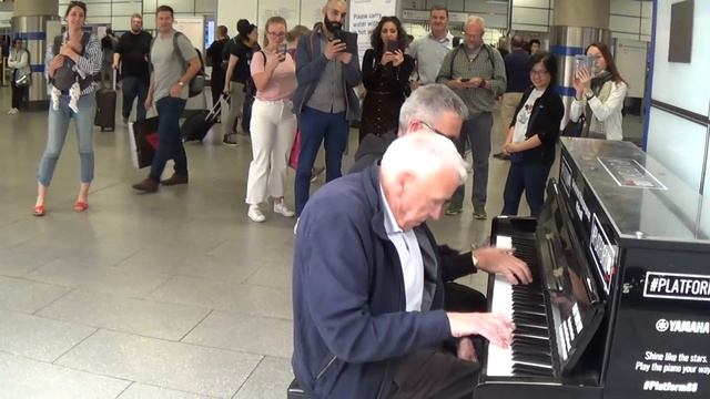 Senior Citizen Plays Piano...Then Magic Occurs смотреть онлайн