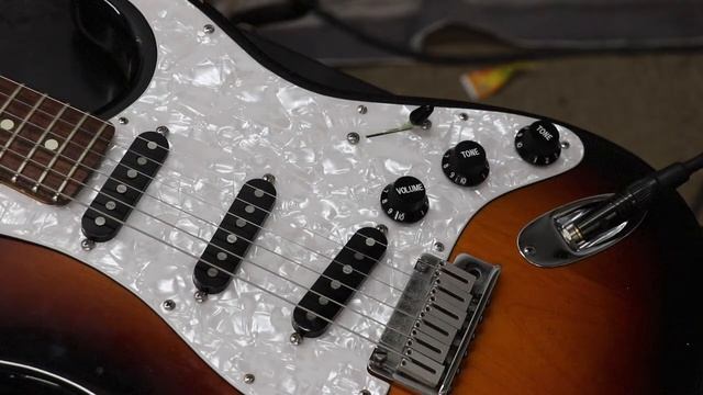 Tone Tips: Blender Strat Wiring Explained with Sound Samples смотреть онлайн