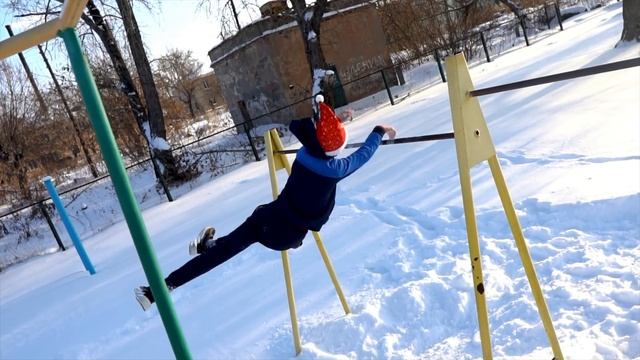 Новогодний КЛИП DiMaTyArIk SCHOOL/ Christmas CLIP/Воркаут смотреть онлайн