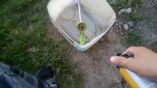 Продолжаем борьбу засохшей(застывшей) монтажной пены. Теперь с Спец очистителем.Кто кого? смотреть онлайн