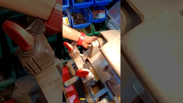 Honda shine old Key se 2nd key copy krne k sabse acha Tarika смотреть онлайн