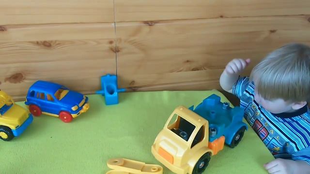 Собираем экскаватор. Веселый конструктор. смотреть онлайн