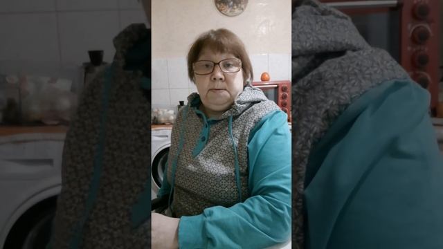 СТОЛЬКО ЕДЫ, ВЫ НИКОГДА НЕ ВИДЕЛИ ? ЧТО В ХОЛОДИЛЬНИКЕ У ТОЛСТОЙ ДАМЫ ? смотреть онлайн
