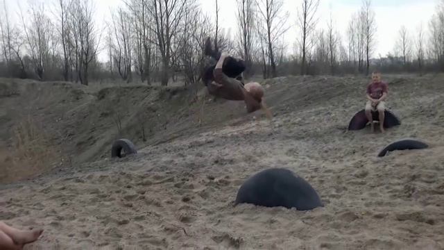 Как научиться прыгать переднее сальто (НАКОСЯЧУ) смотреть онлайн