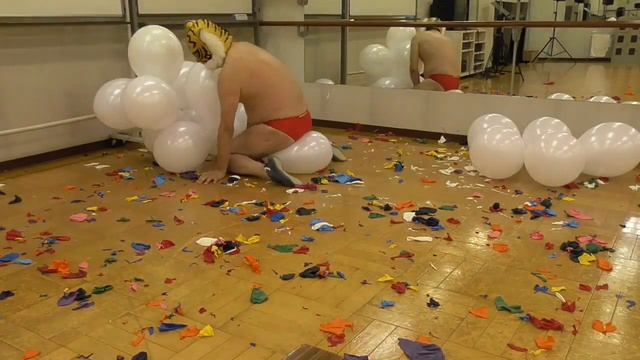 Pop the balloon snake Qualatex 12"! смотреть онлайн