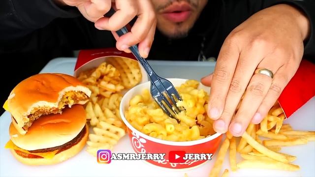 ASMR MCDONALDS MAC N CHEESE CHICK FIL A CHEESEBURGER FRIES STIRRING EATING SOUNDS BIG BITES JERRY смотреть онлайн