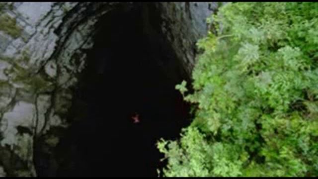 Parachute jumping in the world's largest cave смотреть онлайн