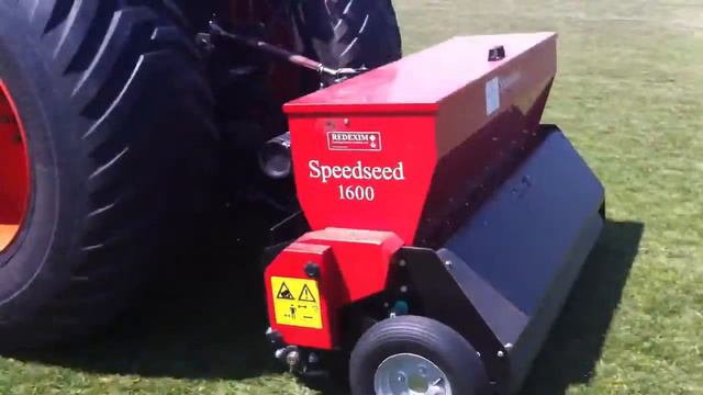 Газонная сеялка (подсев газона) для трактора смотреть онлайн