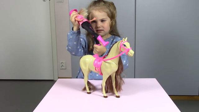 Куклы Штеффи открываем набор с лошади Steffi Love Riding Tour смотреть онлайн