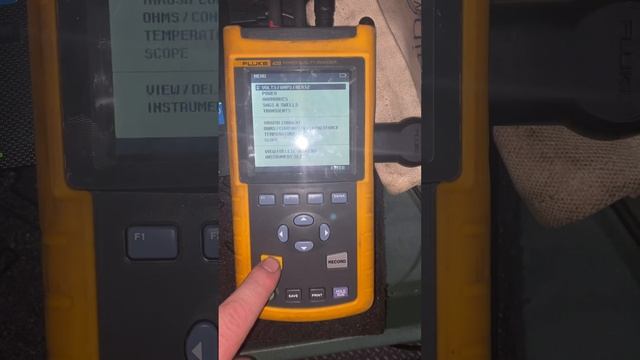 Fluke 43B power measurements. While using the software. смотреть онлайн