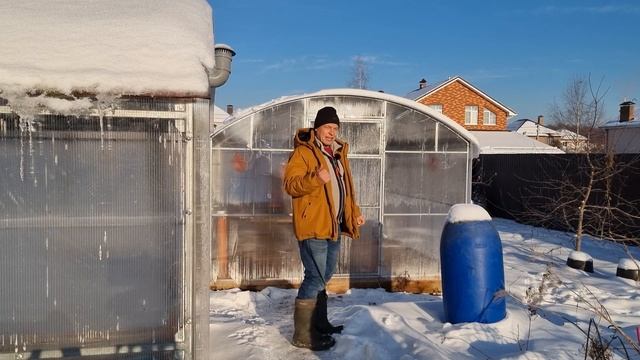 чтобы получить урожай в теплице важно ее правильно расположить относительно сторон света с юга на с смотреть онлайн