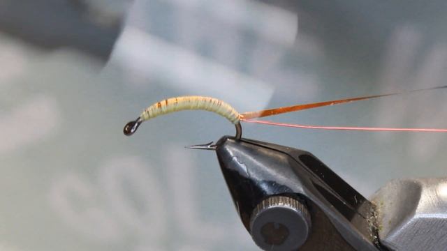 Мушка на хариуса. Собирательный образ Ручейник / Опарыш / Короед. смотреть онлайн