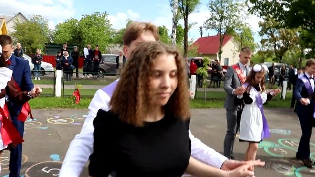 Танец выпускников "Последний звонок 2021", СШ№3 г. Вилейка смотреть онлайн