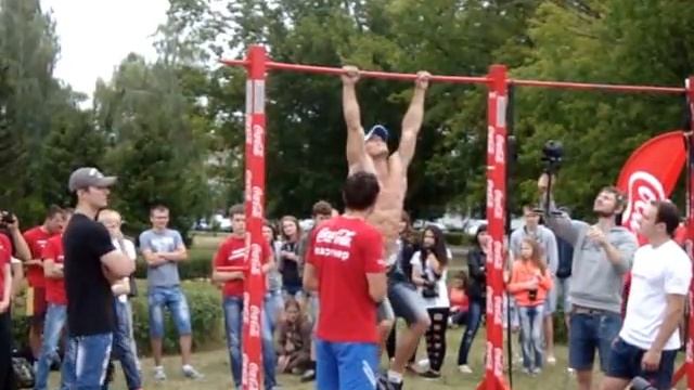 Евгений Лось 16 раз подтягивания +32 кг Street Workout Бобруйск 03 07 14 г смотреть онлайн
