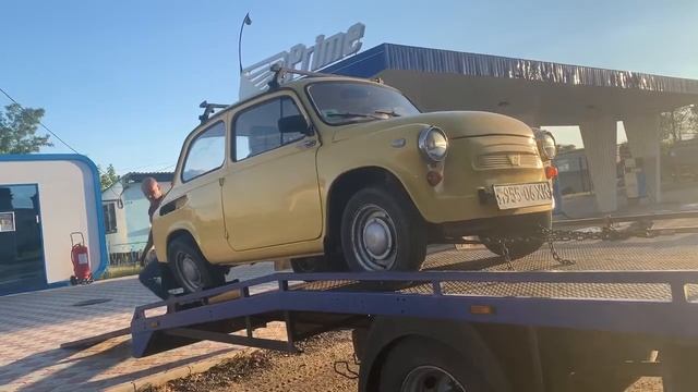 Желтый тоже сам уже не едет смотреть онлайн