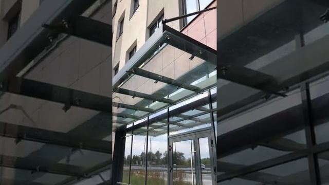 Козырьки из стекла в офисный центр