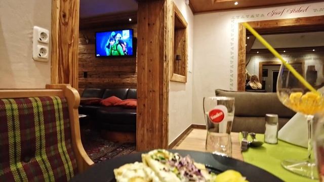 МНОГО ЕМ В АВСТРИИ! Самый необычный десерт в моей жизни! Обзор австрийской кухни смотреть онлайн