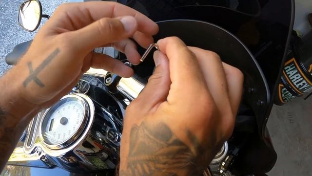 Quad lock installation Harley-Davidson fatbob FXDF - I'm not too happy... смотреть онлайн