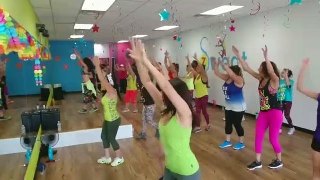 Lo Que Tienes Tu (Max Pizzolante) ZIN 69 | Zumba Choreo with Mariela смотреть онлайн