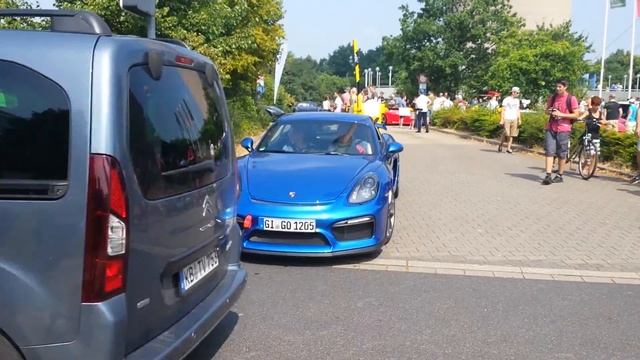 Blue Porsche Cayman GT4 leaving Cars and Coffee Düsseldorf
