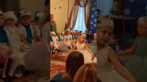 Новогодний танец звездочек "маленький принц"