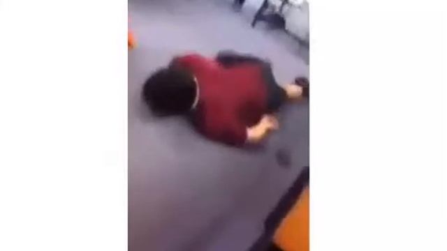 Отжимания без рук. Не повторяйте этого без должной подготовки носа =) смотреть онлайн