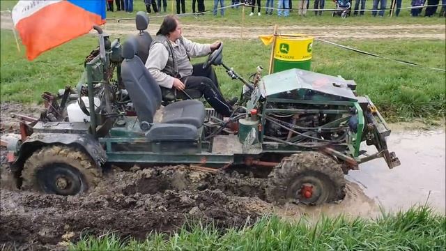 Шоу и гонки на тракторах по грязи смотреть онлайн