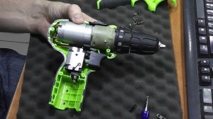 Посылочка из Китая. Дрель-шуруповёрт (0-1350 об/мин, 12В Li-Ion). Как работает / Что внутри