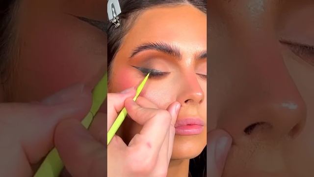 Стрелка для впалых глаз смотреть онлайн