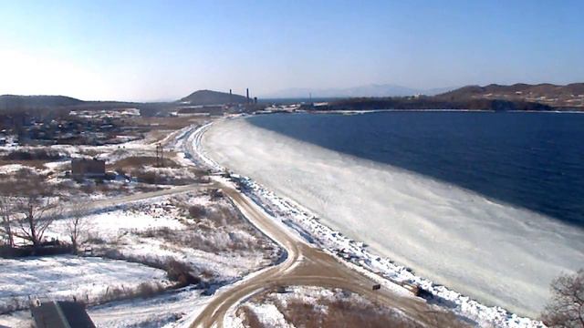 Amur Bay is covered with ice смотреть онлайн