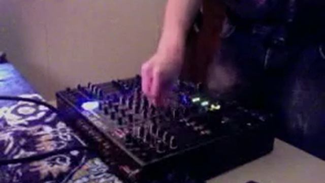 10 Minute Electronic Music Mix using Xone:4D смотреть онлайн