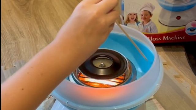 Обзор и запуск машинки для сладкой ваты дома. Делаем сладкую вату сами. смотреть онлайн