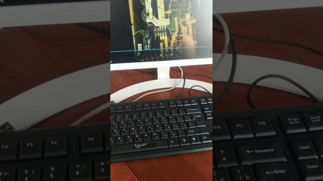 Очиститель в быту. Очищение клавиатуры без отключения