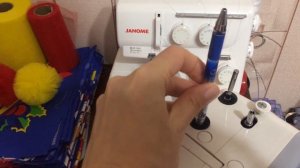 Идея - как заправить большую катушку ниток на швейную машинку?