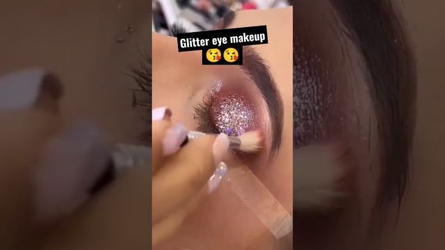 Glitter Eye Makeup Tutorial,???#shorts #youtubeshorts #youtube #eyemakeup #eyeliner #parulgarg смотреть онлайн