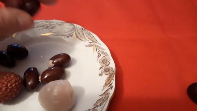 #фрукты #косточки #личи #экзотика /Косточки личи ( лат. Litchi chinensis). Внешний вид и размер смотреть онлайн