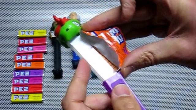 How To Properly Load a Pez Candy Dispenser смотреть онлайн
