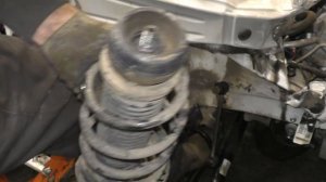 VW Polo и Skoda Rapid - замена передних стоек, пружин, опор и опорных подшипников