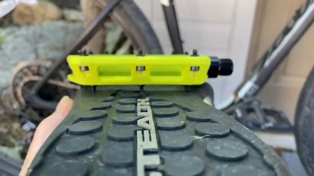 Mountain Bike Platform Pedals, Compact Bicycle Air Pumps and Handlebar Bags Review смотреть онлайн