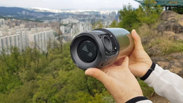 JBL Pulse 3 - Bass Test On A Cliff